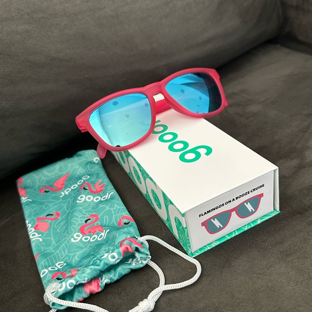 GOODR SUNGLASSES - FLAMINGOS ON A BOOZE CRUISE